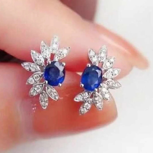 💥 Shiny Flower Shape CZ Trendy Mini Stone Stud Earring for Women, HA4499 - Picture 1 of 4